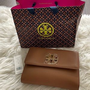 Brand new, never used Tan Tory Burch Britten chain wallet crossbody purse